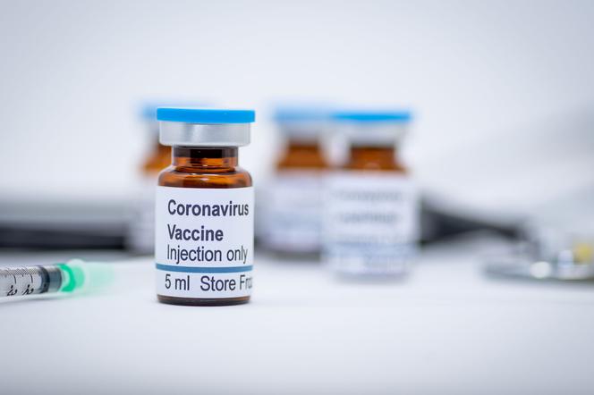Вакцина от COVID-19 может вызвать аллергические реакции. Аллерголог объясняет, что вам нужно знать