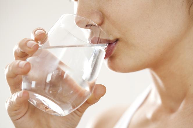 Сырая вода – что это? Вредно ли употребление сырой воды для здоровья?