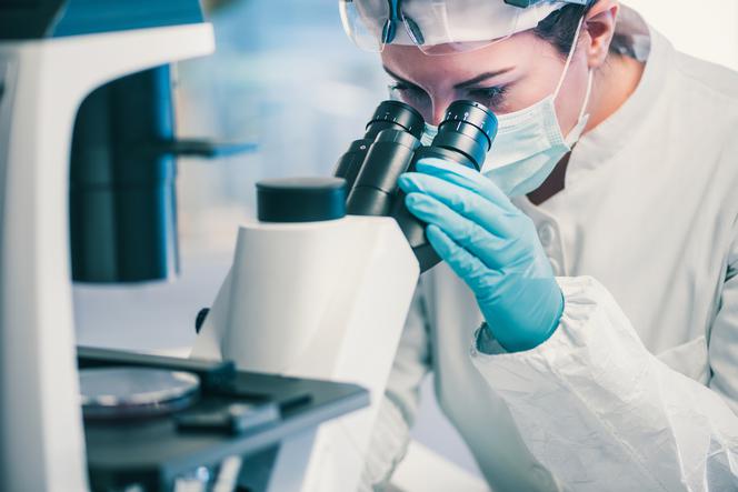 Ученые выясняют, может ли комбинация COVID-19 и ВИЧ генерировать новые варианты коронавируса