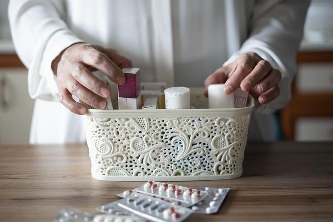 Что делать с лекарствами, оставленными умершим человеком? «Жалко выбрасывать»