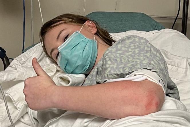 18-летняя девушка выжила после удара молнии. Кроссовки спасли ей жизнь. «Мне очень повезло»